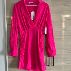Rosa klänning  - Oanvänd, med prislapp