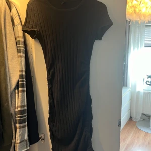Långklänning - Ribbad långklänning från Shein storlek M Aldrig använd