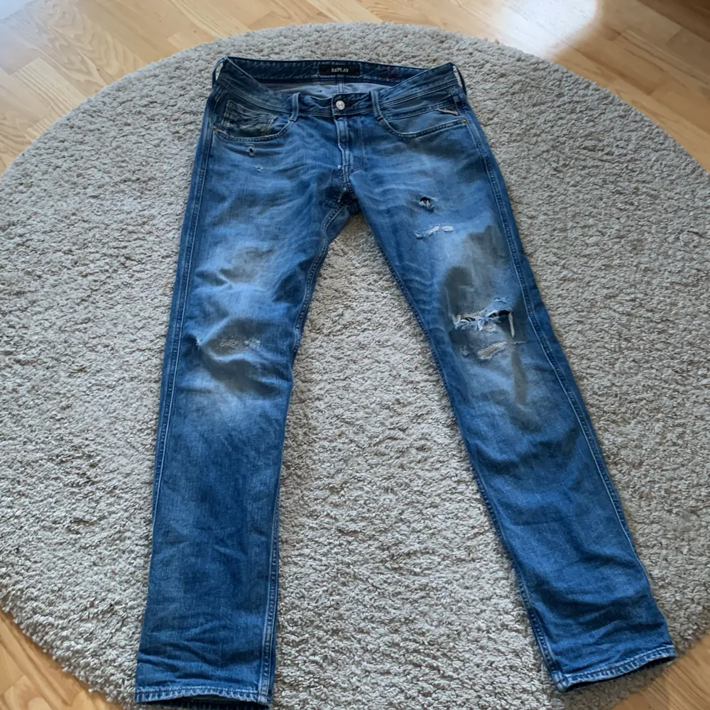 Säljer nu dessa replay jeans då jag ej använder dem. Kan fraktas eller mötas upp😀. Jeans & Byxor.