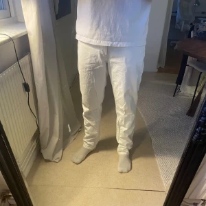 Ljusa jeans från zara - Ljusa jeans från zara. Storlek EU 42