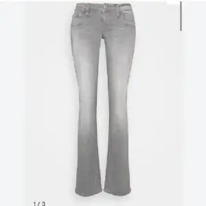 Byter gärna mina ljusgråa ltb jeans i 29x34 till 27 elr 28x34!🥰🥰