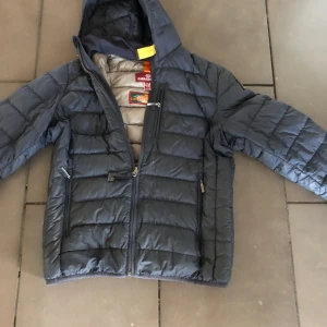 Parajumper dunjacka - Bra skick och användt sparsam! Stl-xs Hör av er vid frågor!