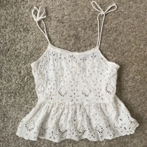 Vit topp - Köpte men passade inte ❤️fin sommartopp