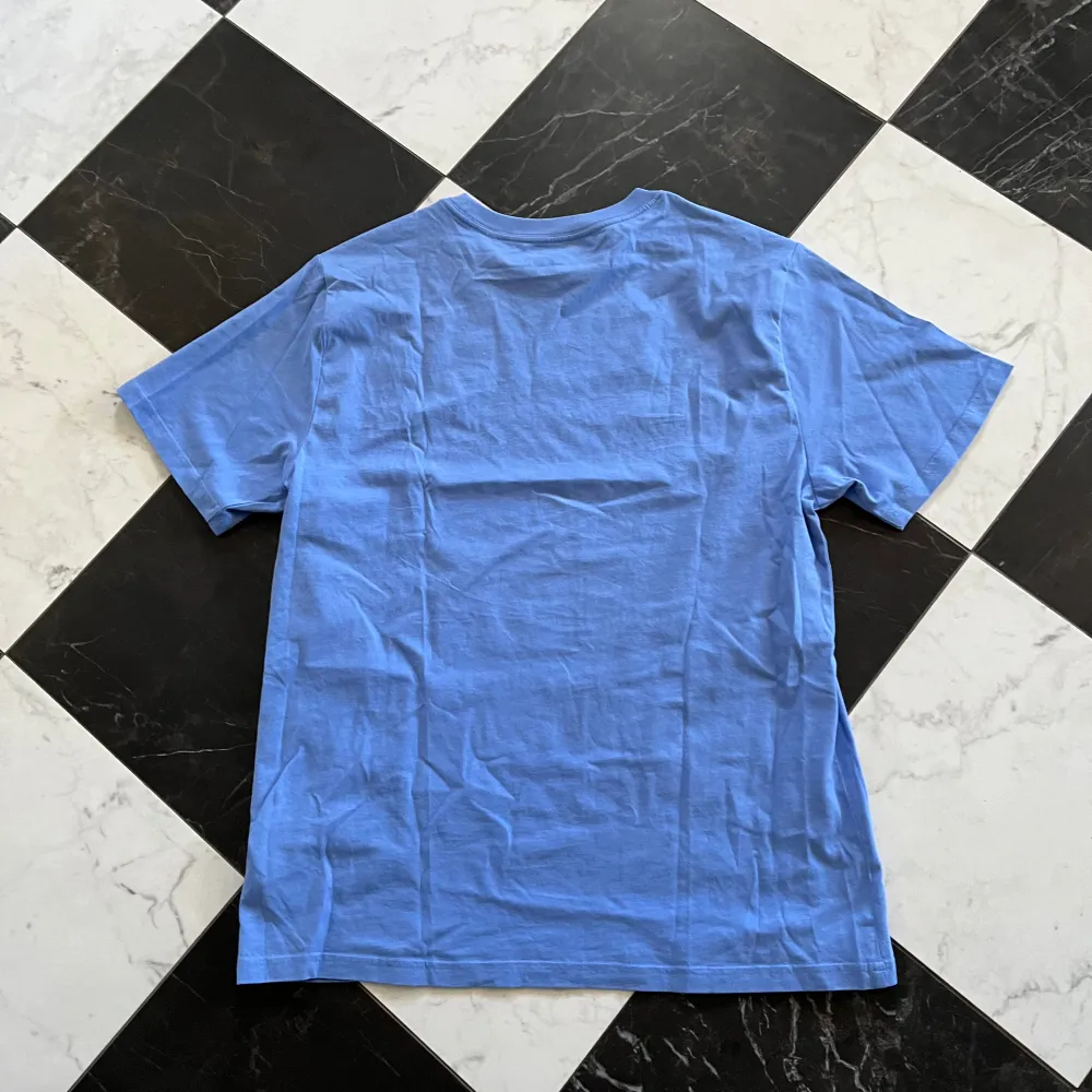 Polo Ralph lauren t shirt, helt ny skick 10/10 aldrig använd, storlek 18-20 passar dig som är runt 180 cm helt perfekt, bara att skriva vid funderingar eller mer bilder✌🏼🙌🏻. T-shirts.