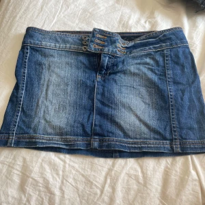 Jeans kjol (mini skjol) - Jätte fin skjol som tyvärr är för liten på mig💕💕