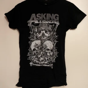 Asking Alexandria t-shirt  - Bra skick! Och jävligt snygg Pris kan diskuteras 