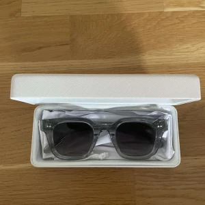 Chimi 02 grey - Säljer dessa feta chimis 02 i färg grå för att de it används, de e knappt använda o e i mycket bra skick vilket man kan se på bilderna