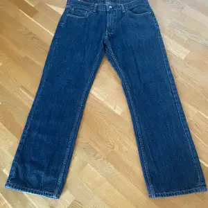 Really nice Levi’s jeans in size 34/32. They are only used a few times and are in brand new condition. Contact me for measurements or more pictures