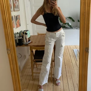 Vita cargobyxor Zara - 🤍Vita cargobyxor från Zara🤍 Oanvända med lappar kvar✨