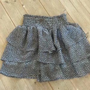 Volangkjol  - Super söt volang kjol med leopard mönster,xs men passar S också 