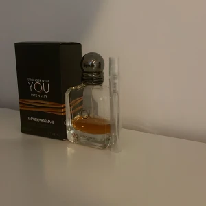 Säljer 5 ml av Stronger With you Intensely🍦 - En fin vanilj doft som passar bra till dejter och Wintern🍦 Köp samples av mig istället för att köpa en hel flaska, 5 ml kommer räcka Flera månader.