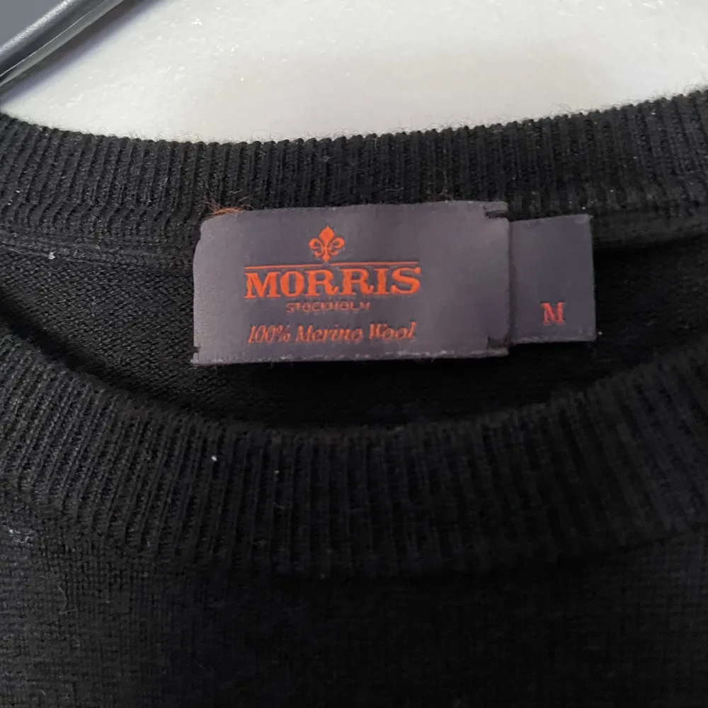 Hej! Säljer nu denna Morris tröjan pågrund av att den blivit lite liten. Köpt för 1699. Skick 9/10. Storlek M, passar S och lite tight M. Perfekt nu till sommar kvällarna. Hör av dig vid minsta lilla fundering😊. Stickat.