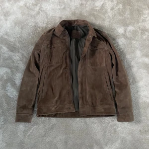 Massimo dutti overshirt  - Massimo dutti overshirt i mocka, nypris ligger på runt 2500kr fint skick