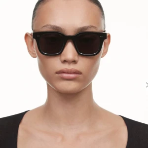 Chimi solglasögon  - Helt nya, aldrig använda.  Kan skicka fler bilder om du önskar få det? 