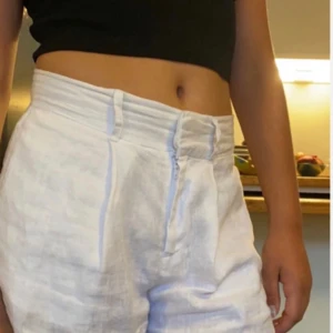 Fina linnebyxor från Gina tricot💗 - Jätte snygga vita linnebyxor från Gina i storlek XS💗 Använda 2 gånger och inget tecken på användning🫶🏼