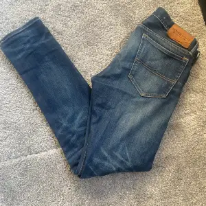 Säljer dessa feta Ralph lauren jeans då dem e lite för stora! Skick 8/10 pris kan diskuteras:)
