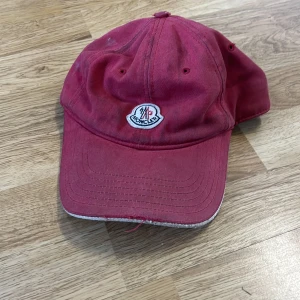 Äkta moncler keps - Skick:4/10