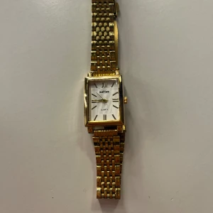 Guld klocka - Säljer denna superfina klockan🫶🏻