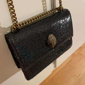 Kurt Geiger väska  - Säljer min fina Kurt Geiger väska 💗💗 i gott skick!!
