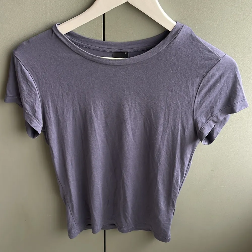 T-shirt från Gina tricot, slutsåld på hemsidan! Använd 2 gånger ❤️‍🩹. T-shirts.