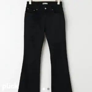 Svarta low waist jeans från Gina. ❣️