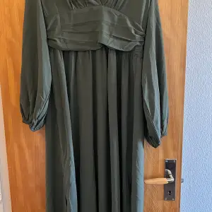 Grön fest klänning i stl XL. Väldigt fin o skön klänning 