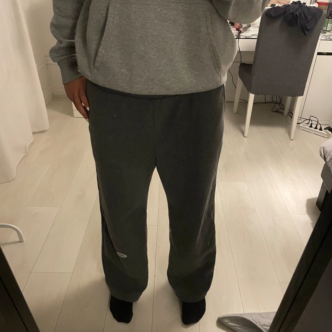 Gråa baggy mjukisbyxor