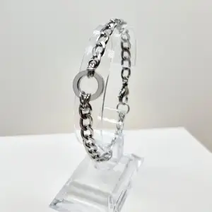 Handgjort armband. Material- ● rostfritt stål *Armbandslängd: 19cm  