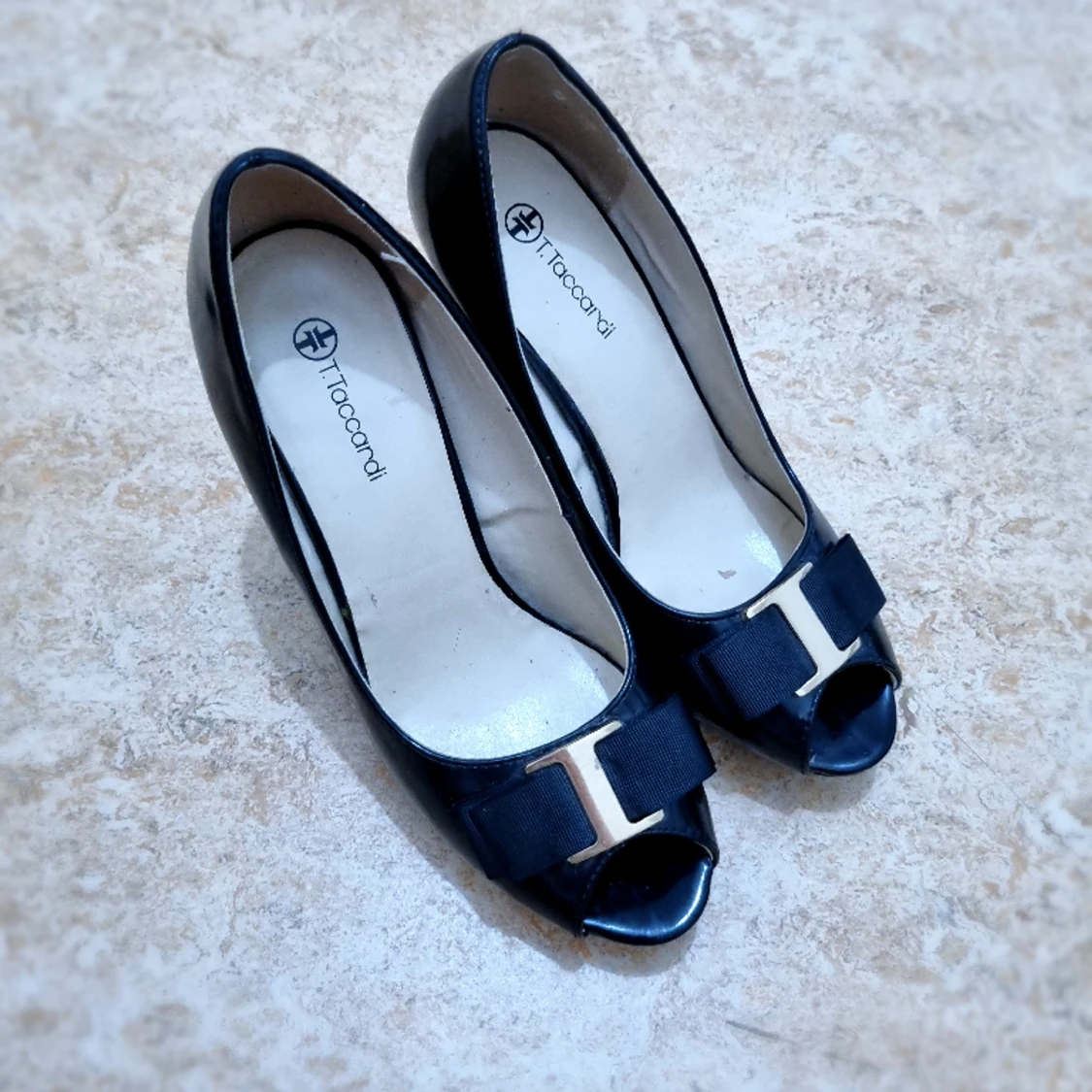 Högklackade svart skor 