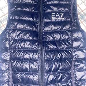 Ea7 väst - Armani väst i ny skick. Storlek M.