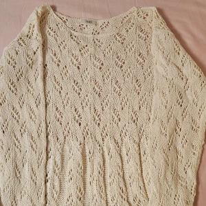 Änglalik tunika  - Klänning. Endast provad. Lite tung. Ömtålig. Möts i gbg. St 40. Pris 35kr eller byte med annat. Perfekt till sommar.