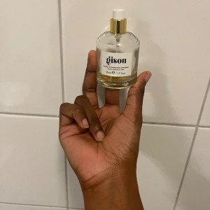 Gisou hår parfym  - God doft, fått många komplimanger 