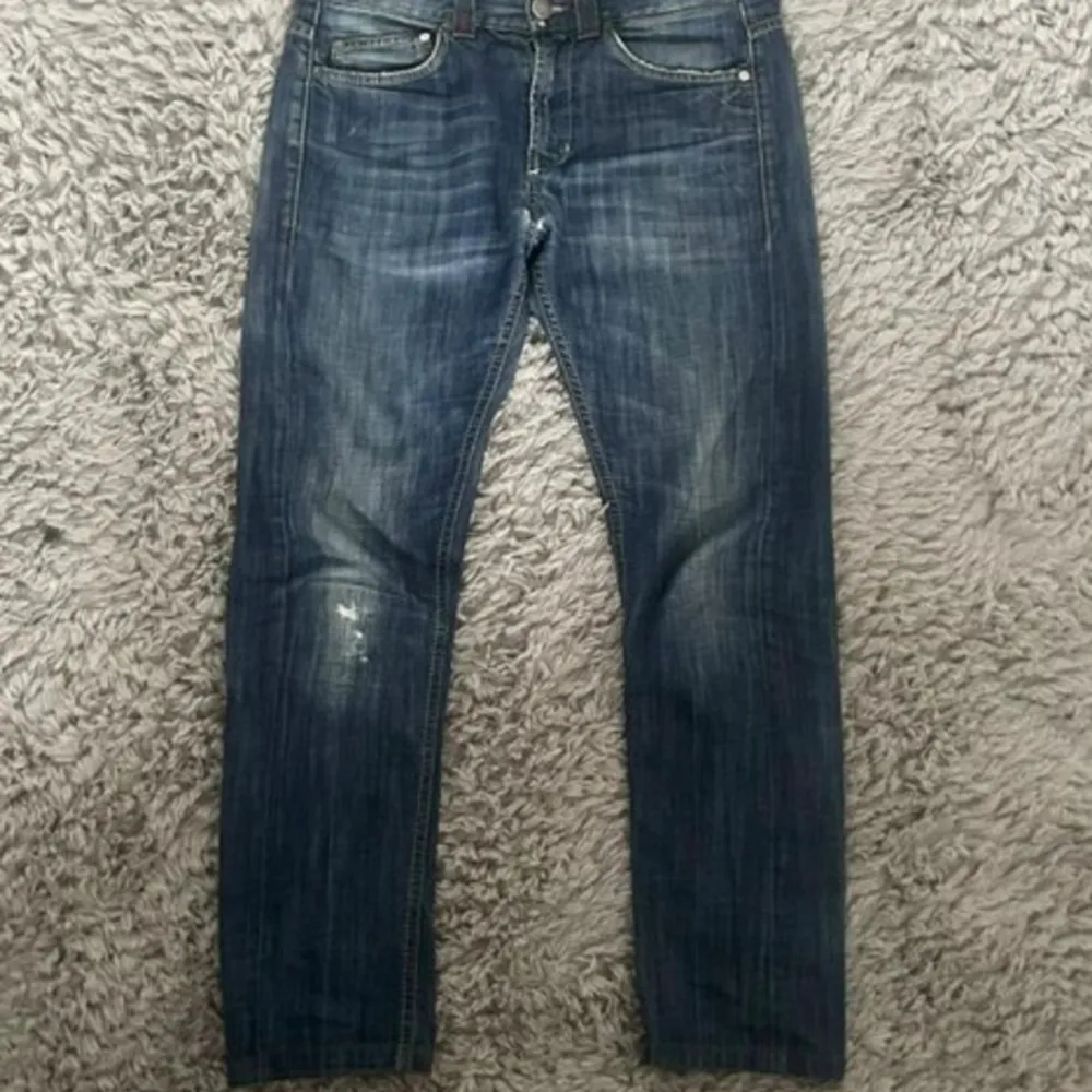 Dondup jeans // använda men märks inte av // skick 9/10 // inga defekter // limited edition så såldes bara en del av dessa // skriv om intresse mvh. Jeans & Byxor.