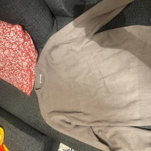 Sweatshirt  - Säljer min sweatshirt, storlek S från Zara bra skick. 