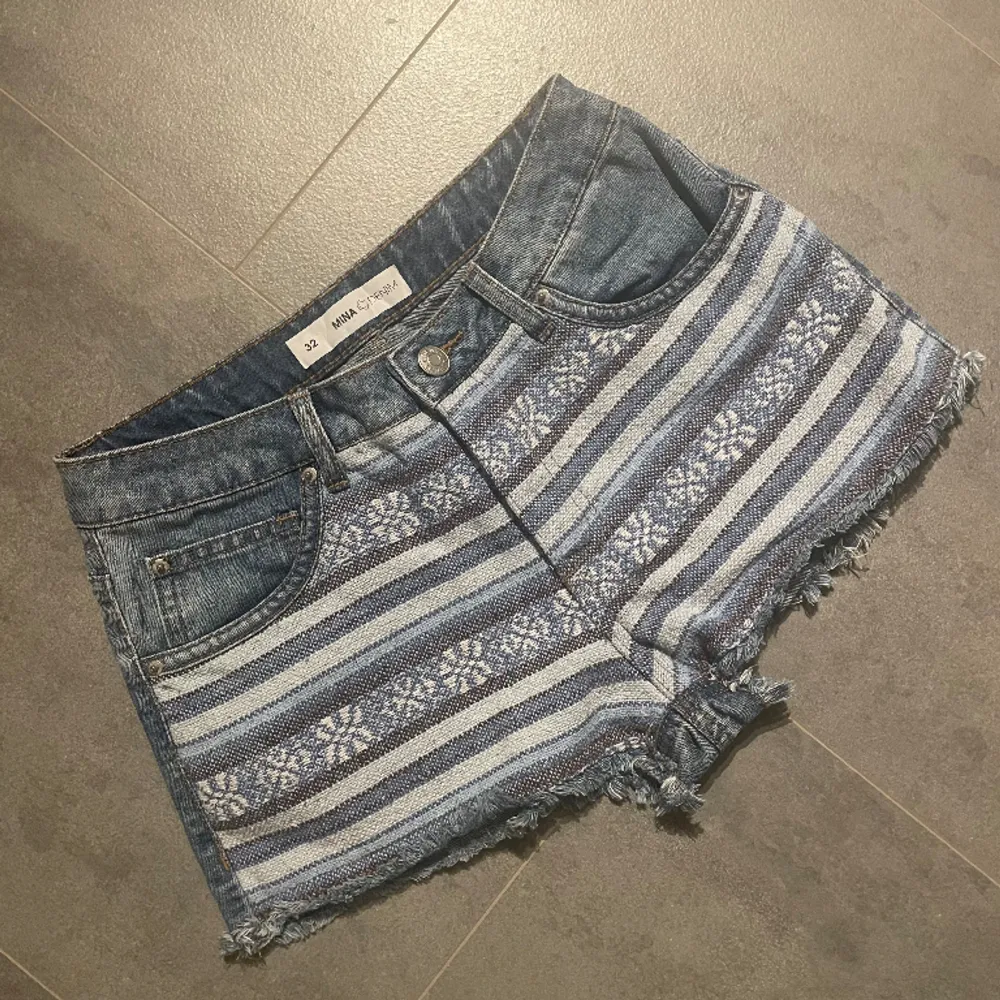 Shorts med unik design med brodering💞. Shorts.