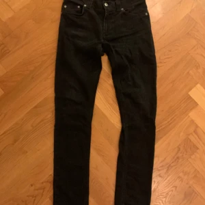 Dondup - Tja, säljer dondups. Storleken är 33 och passar de lite mindre. Bra kondition och använda fåtal gånger. Tar även emot byten. Dm för mer bilder och info!🔥