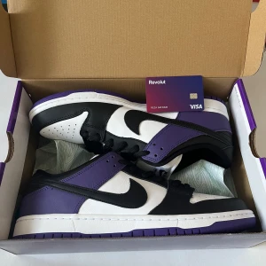 Nike Sb Dunk Low ’Court Purple’ - EU 46. Finns i Lund/Malmö för meetup. Kan även fraktas! Kvitto finns. 