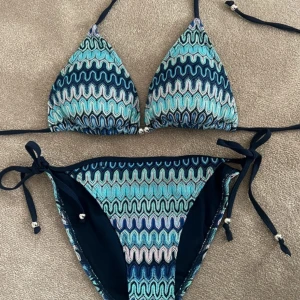 Missoni liknande bikini - Super fin missoni liknande bikini bra skick🩵💙