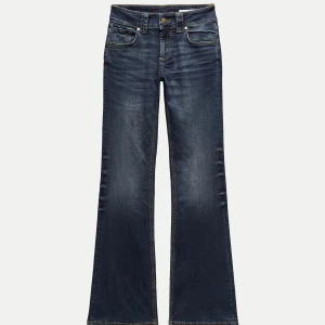 Lågmidjade jeans - Lågmidjade jeans från zara, knappt använda. Säljer då de var förstora 