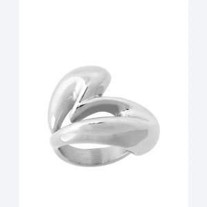 Säljer min fina Edblad ring i silver då jag aldrig använt den💕 Skriv vid frågor💕