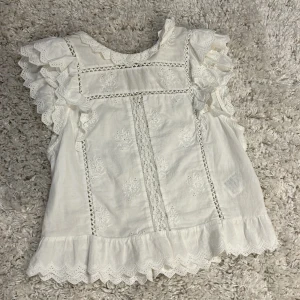 Vit blus  - Vit blus från & Other Stories i storlek 32. Blusen är i bra skick.