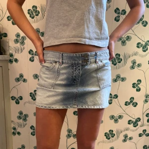 Så snygg river island kjol😇 - Lowwaist! Storlek S