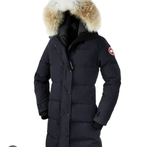 Canda Goose Shellburne  - Storlek S, i väldigt gott skick inköpt förra året.  Vid snabb affär kan priset disskuteras. 