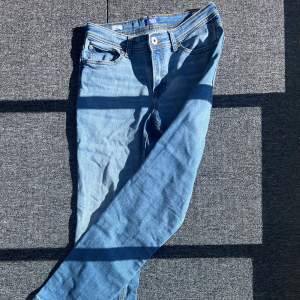 Jeans från Jack & Jones i modellen ”slim glenn” i fint skick 🩵