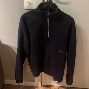 Les deux halfzip i storlek M marinblå. Nyskick knappt använd - Storlek Medium 