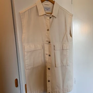 Cardigan  - Äggskals vit cardigan i jeans material 