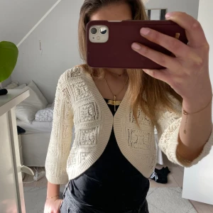 Bolero  - Säljer denna söta kofta/bolero, perfekt till våren😍😍