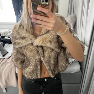 Trekvartsärmad kofta - Såå sjukt snygg trekvartsärmad kofta!! 😍PRIS GÅR ATT DISKUTERA VID SNABB AFFÄR! 