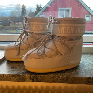 Moon boots  - Köpta på Plick, inga defekter💗