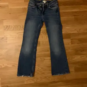 Ett par superfina bootcut jeans från Gina tricot.❤️ Frakt för 13 kr.💕